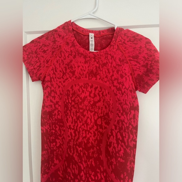 Lululemon Swiftly Tech Short Sleeve- Covered Camo Red Rock/Flare - Picture 2 of 4